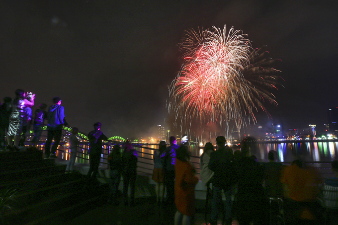 Fireworks return as Vietnam welcomes 2018 - Go Asia Travel